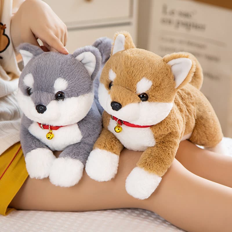 犬 ぬいぐるみ 首輪付き秋田犬ぬいぐるみ くるんと丸まった尻尾