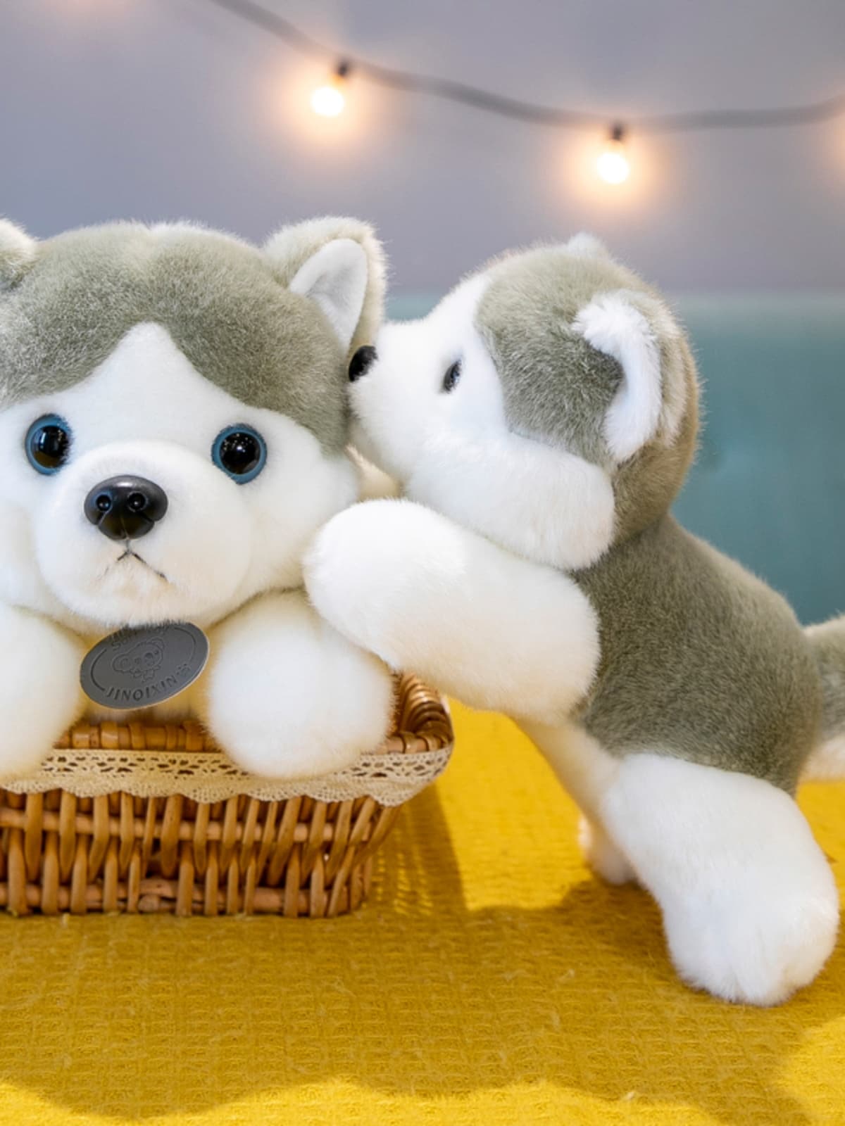 愛らしい表情の柴犬ぬいぐるみ