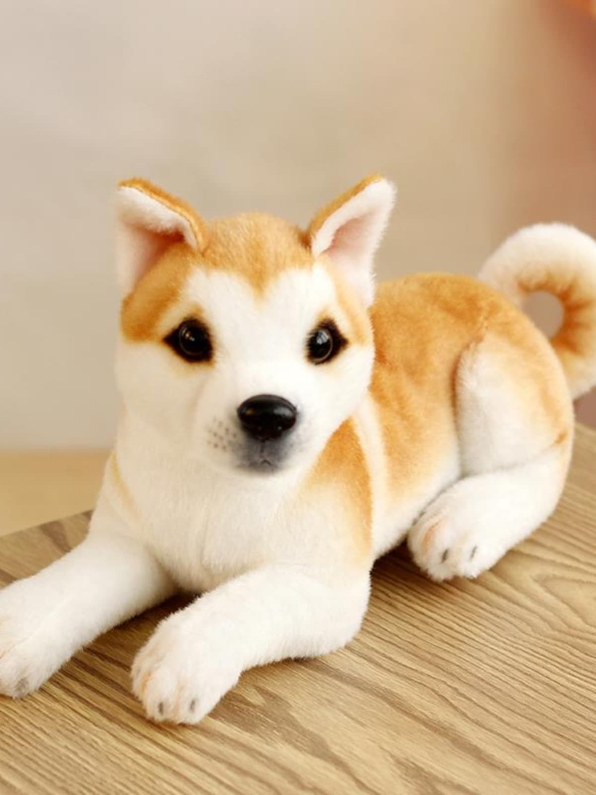 愛らしい表情の柴犬座りポーズぬいぐるみ